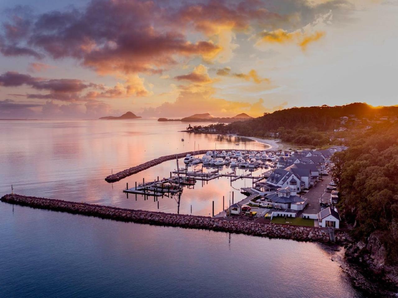 Anchorage Port Stephens Hotel
